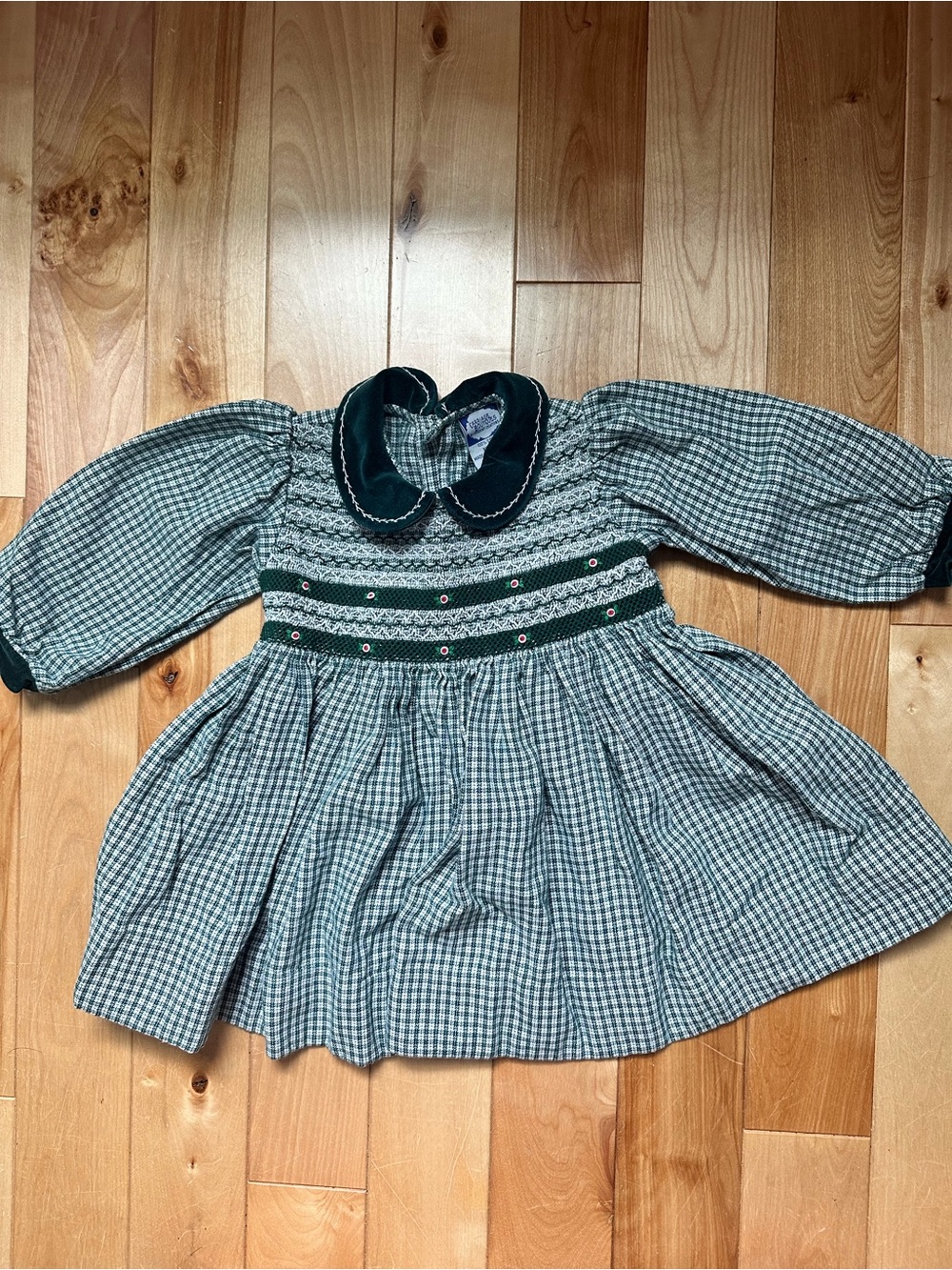 Smocked Green Plaid Velvet Collar Girls' Dress